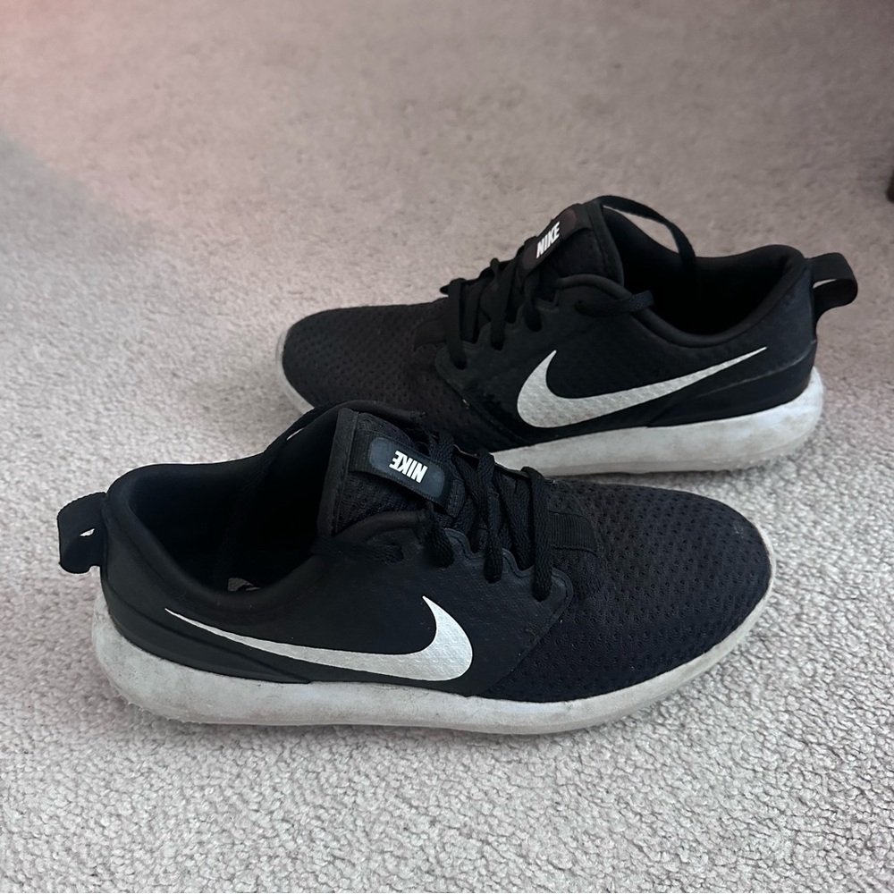 Nike Women’s Black and White Sneakers